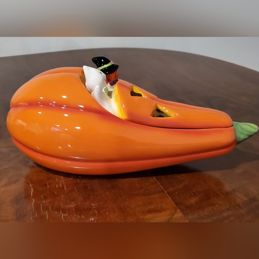 Ceramic Halloween pumpkin candy dish / trinket box